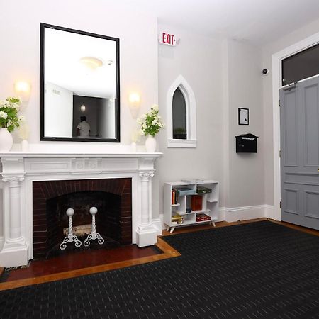 Large Stylish Newbury Street Studio W/ Kitchen ボストン エクステリア 写真