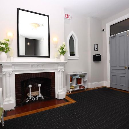 Large Stylish Newbury Street Studio W/ Kitchen ボストン エクステリア 写真