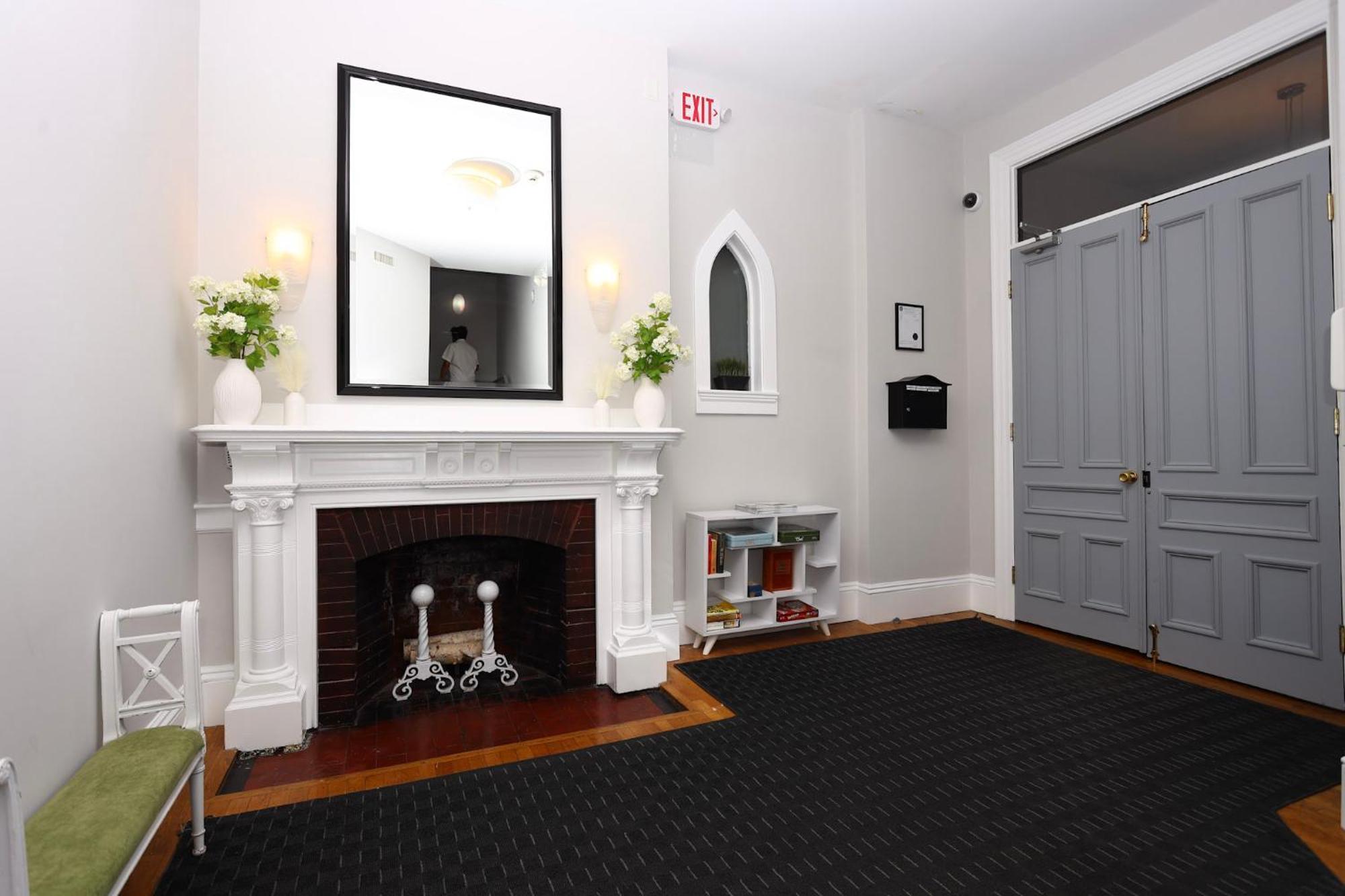 Large Stylish Newbury Street Studio W/ Kitchen ボストン エクステリア 写真