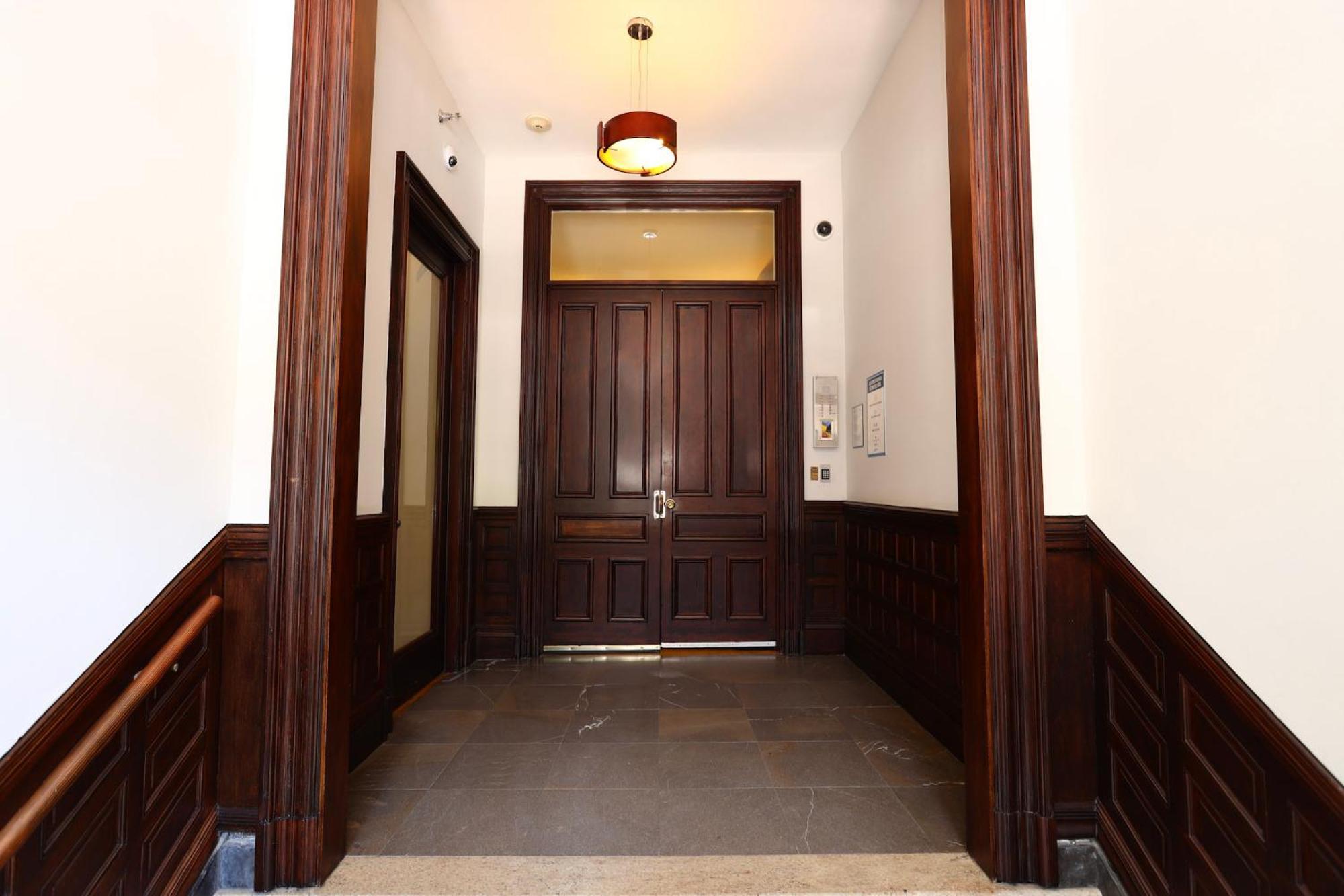 Large Stylish Newbury Street Studio W/ Kitchen ボストン エクステリア 写真