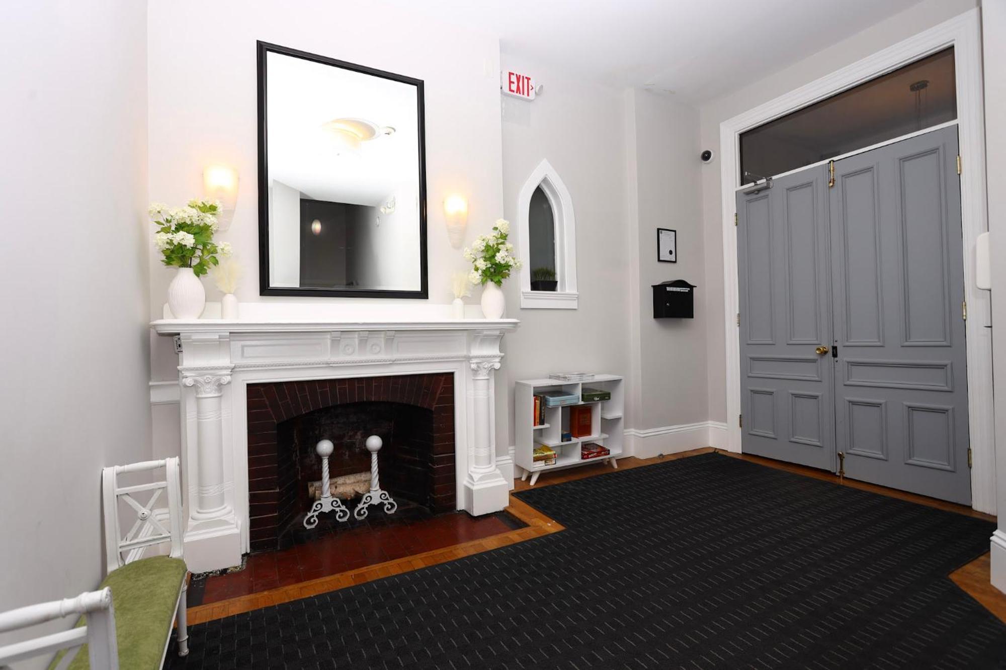 Large Stylish Newbury Street Studio W/ Kitchen ボストン エクステリア 写真