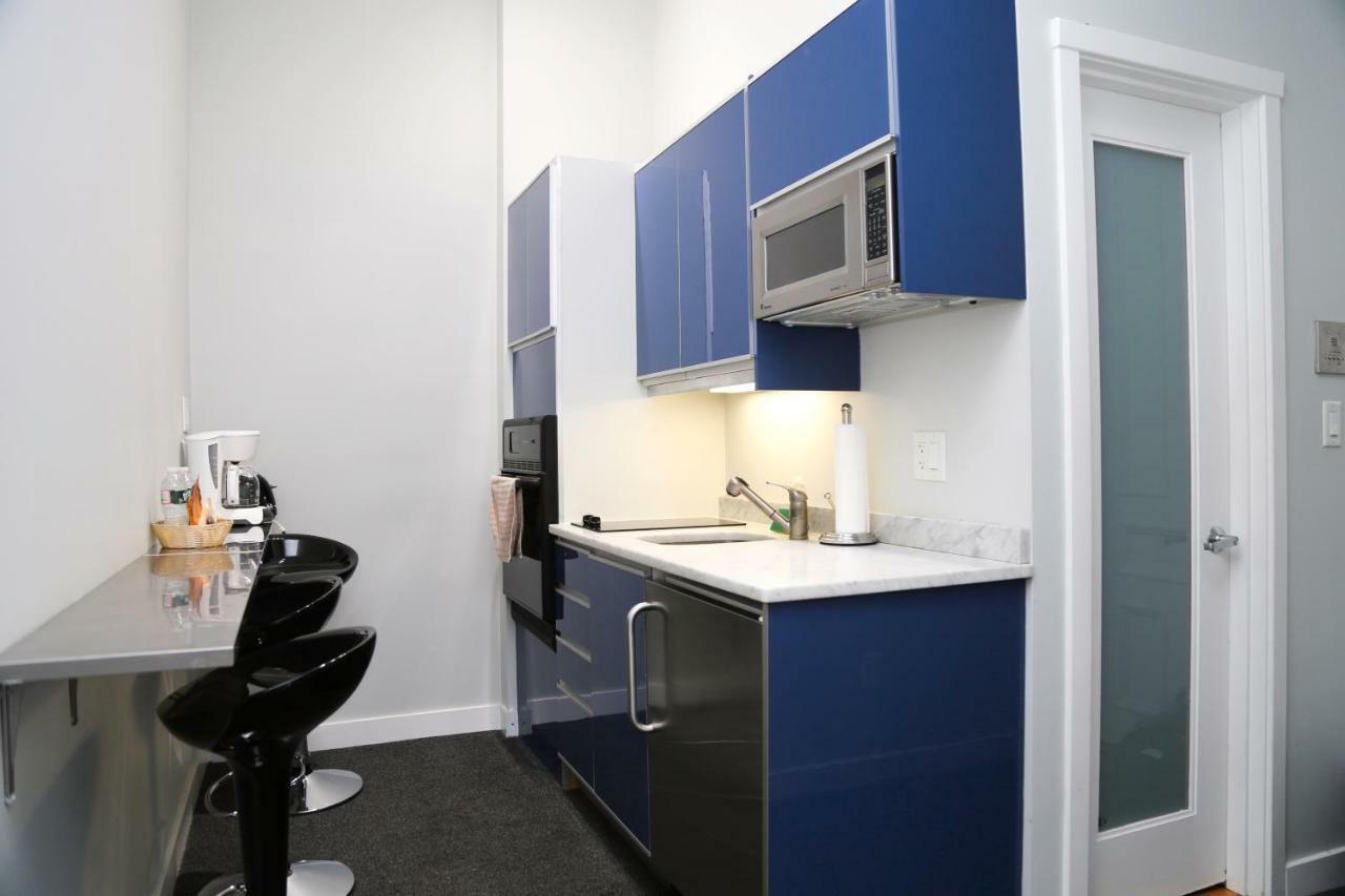 Large Stylish Newbury Street Studio W/ Kitchen ボストン エクステリア 写真